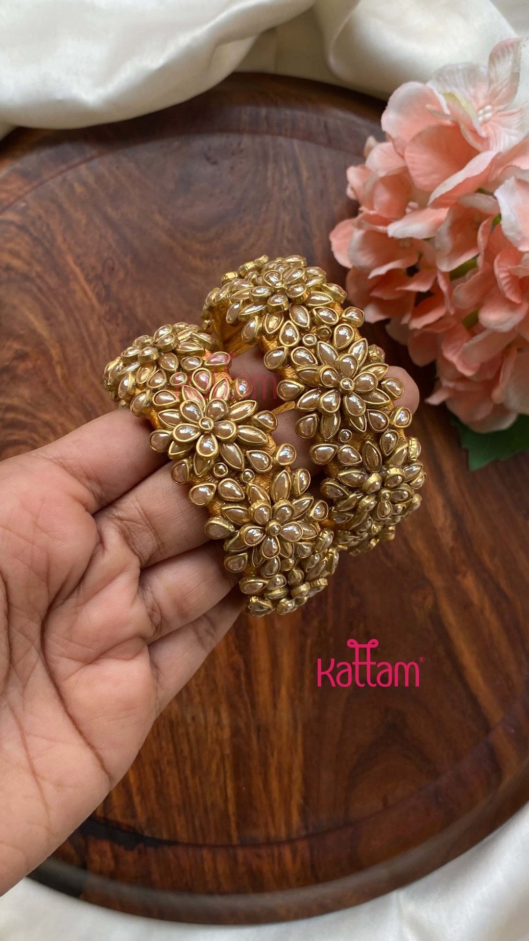 3D Kundan Golden Flower Bangle Set - KB105