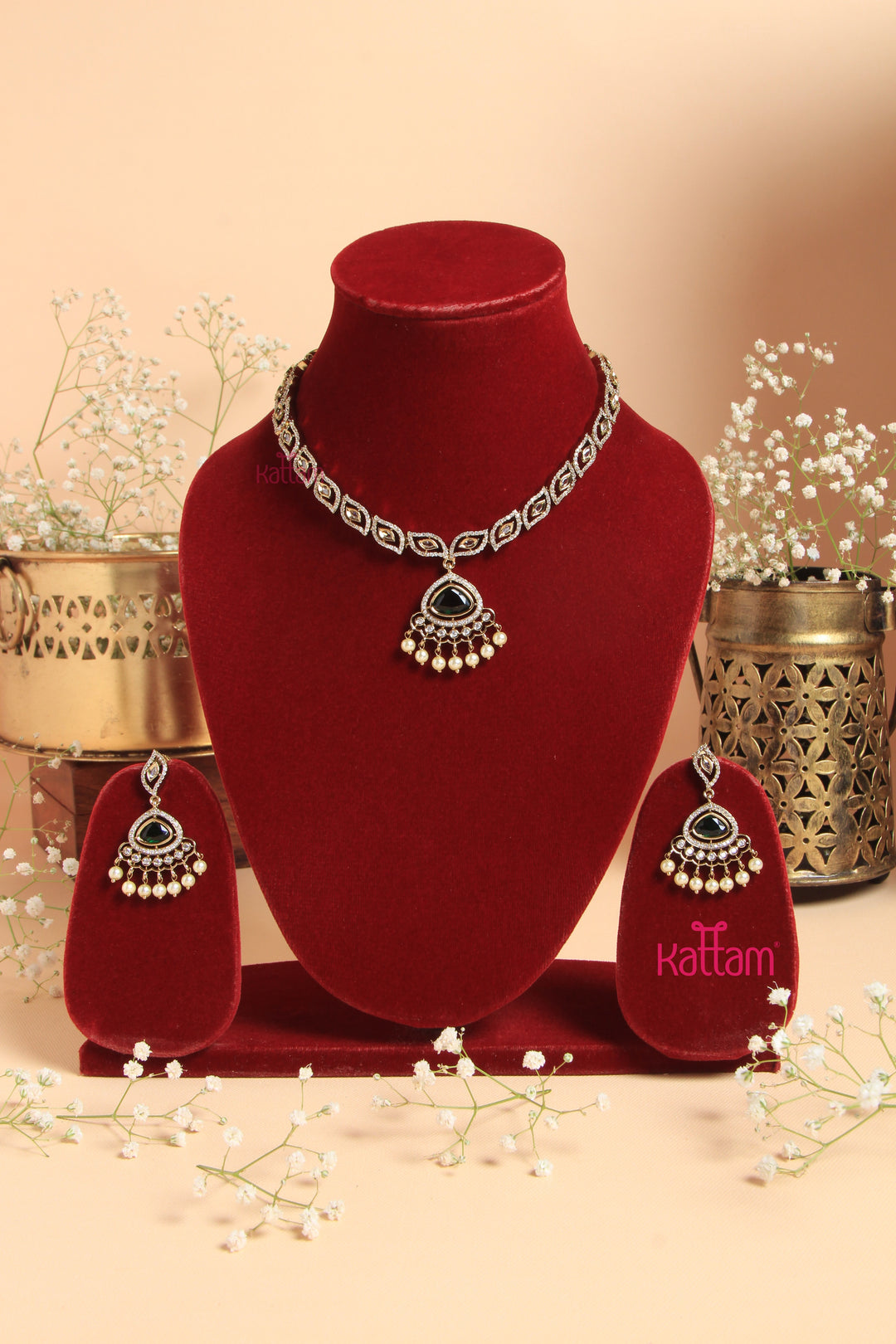 Saha - Victorian Green Short Necklace