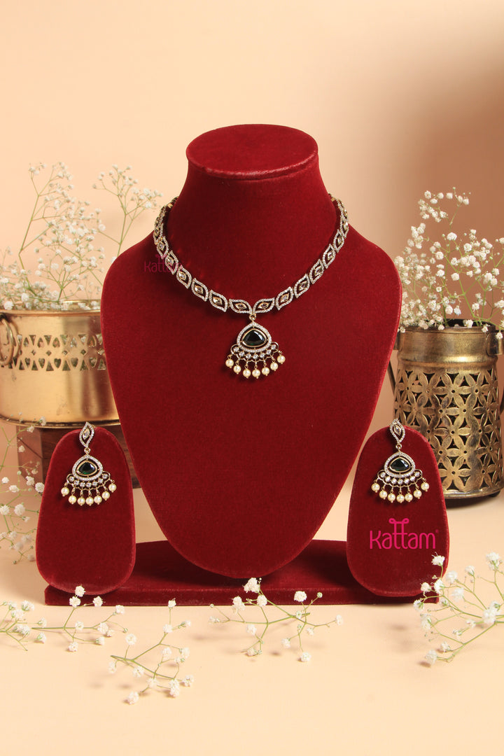 Saha - Victorian Green Short Necklace