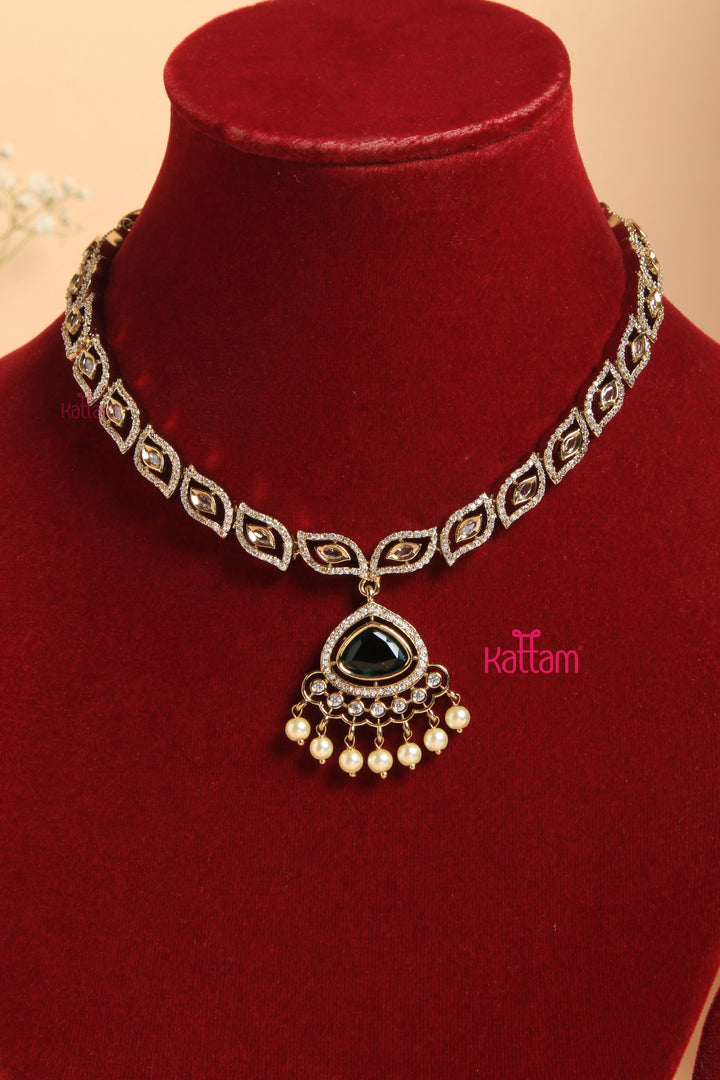 Saha - Victorian Green Short Necklace