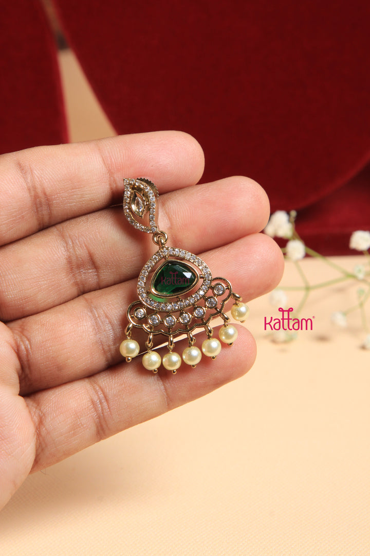 Saha - Victorian Green Short Necklace