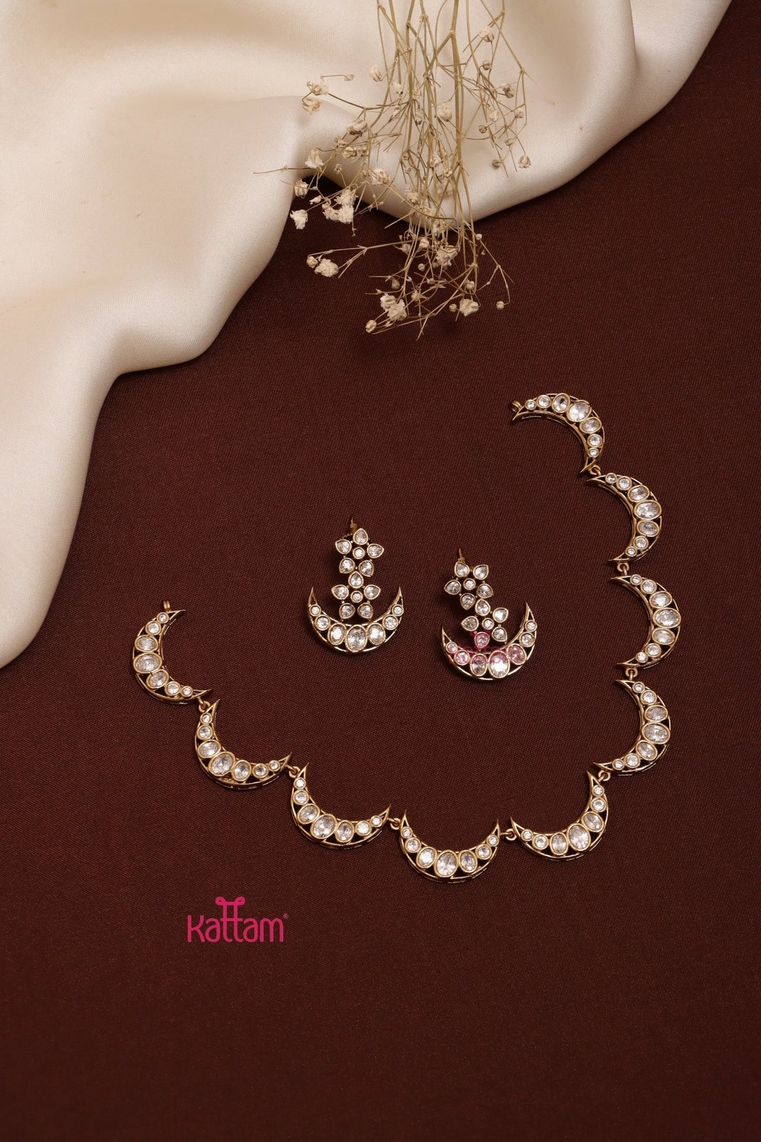 AD Wavy White Stone Choker - N5273