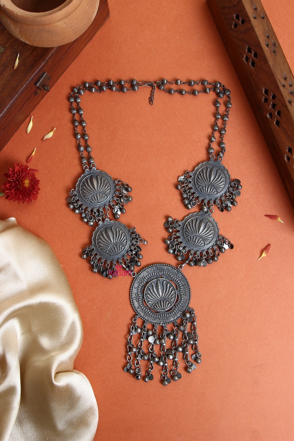 Black Metal Handcrafted Lotus Chain (No Earrings) Kattam