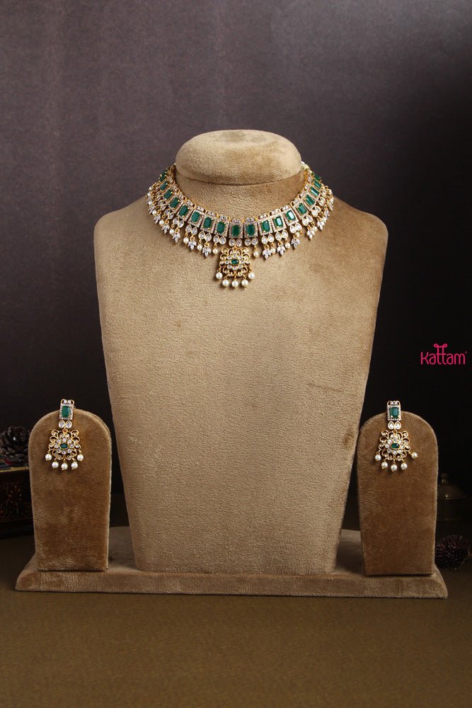 Elegant Green Stone Choker - N1574