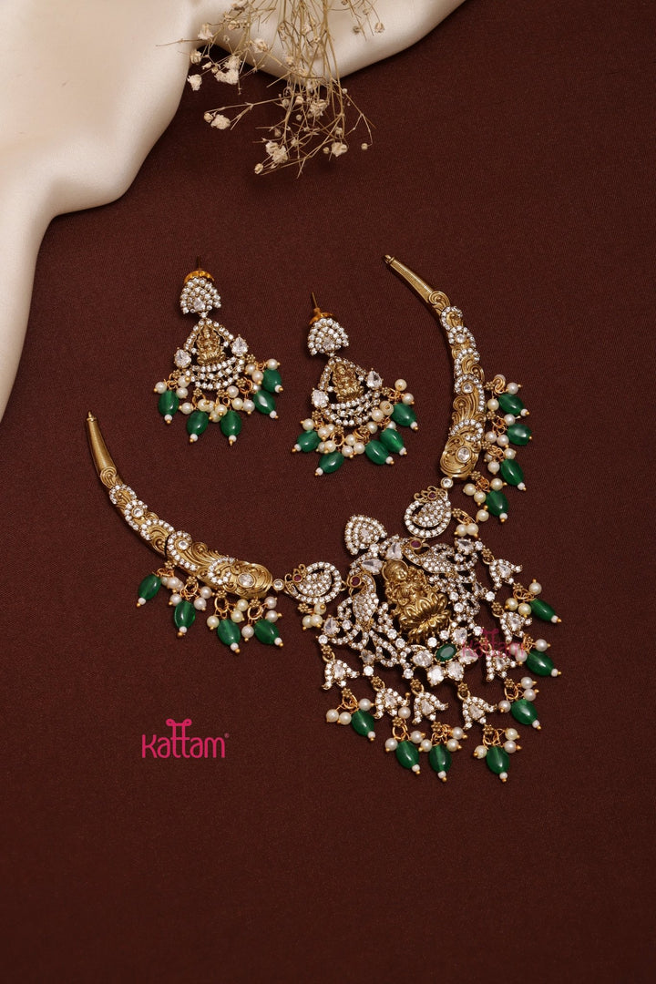 Engraved Flourish Goddess Peacock Choker - Green - N3634