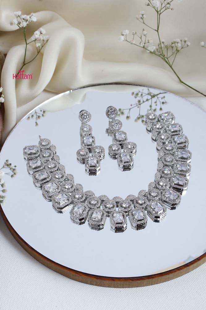 Francesca AD White Stone Choker Kattam