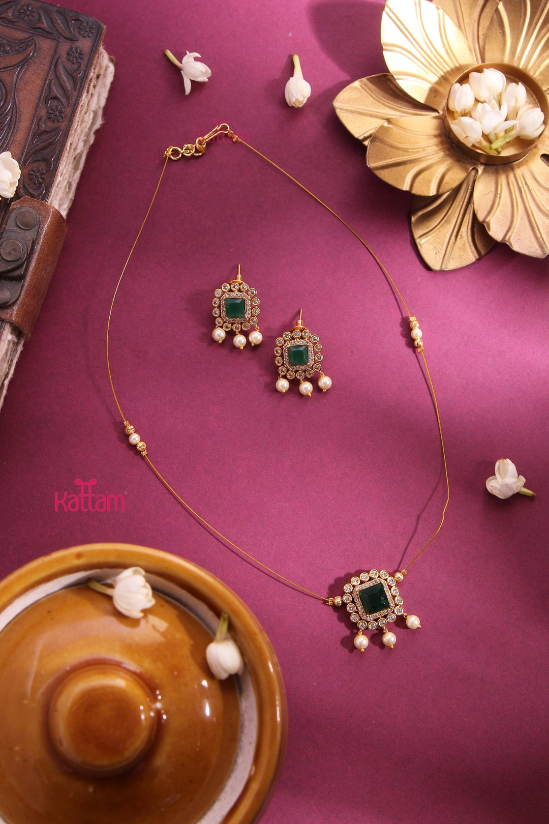 Invisible Green Pendant Choker - N3285