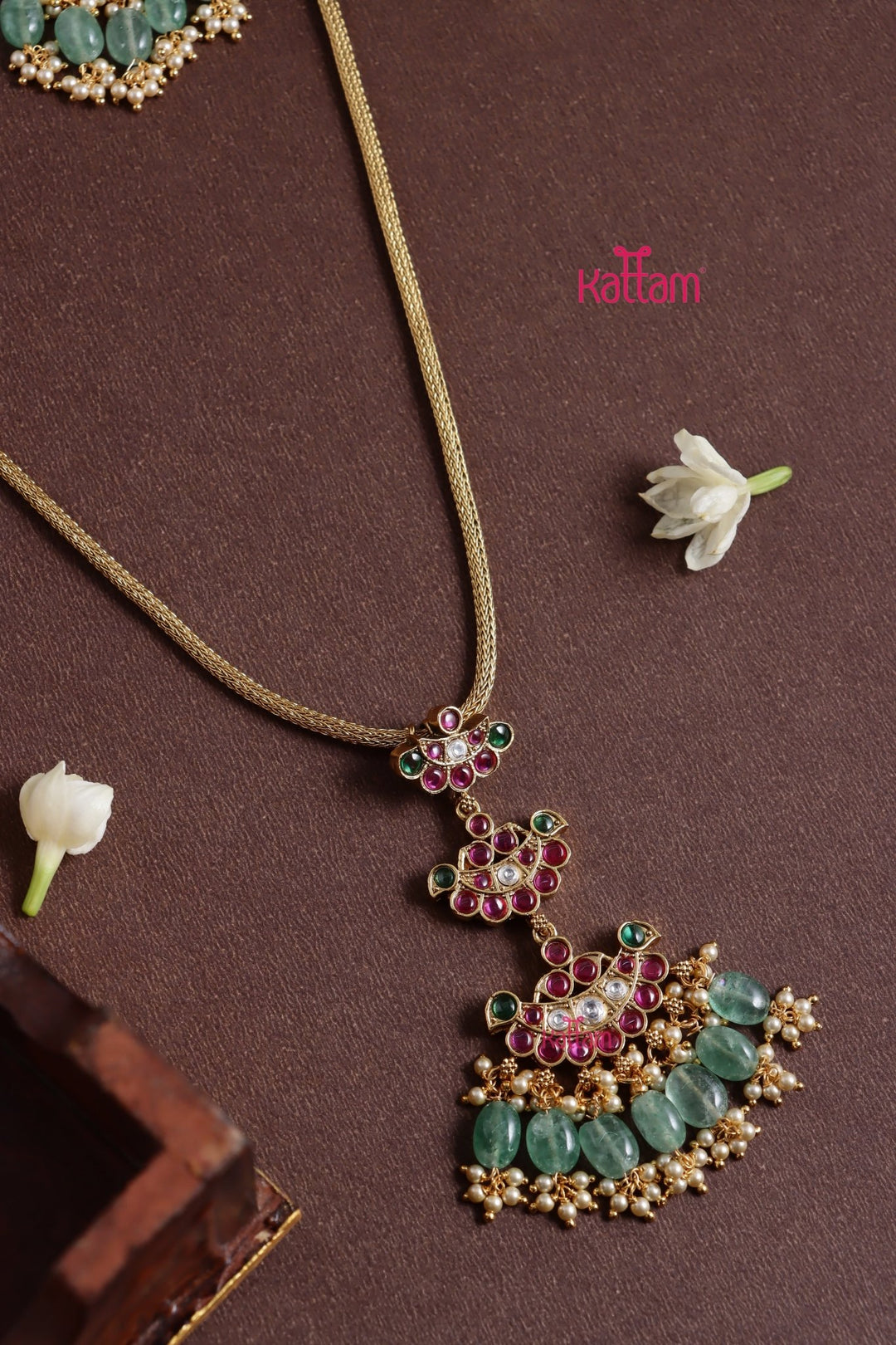 Kemp Parrot Layered Pendant Dollar Chain - N3794