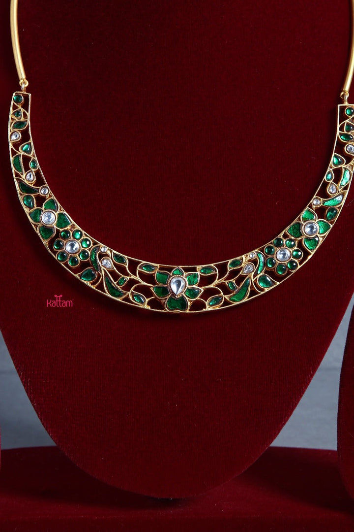 Kundan Emerald Hasli ( No Earring) - N1331