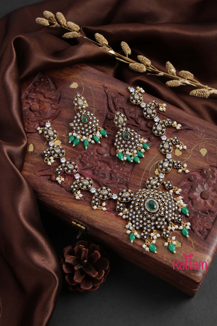 Mano - Victorian Paisley Black Polish Necklace - Green - N6046G