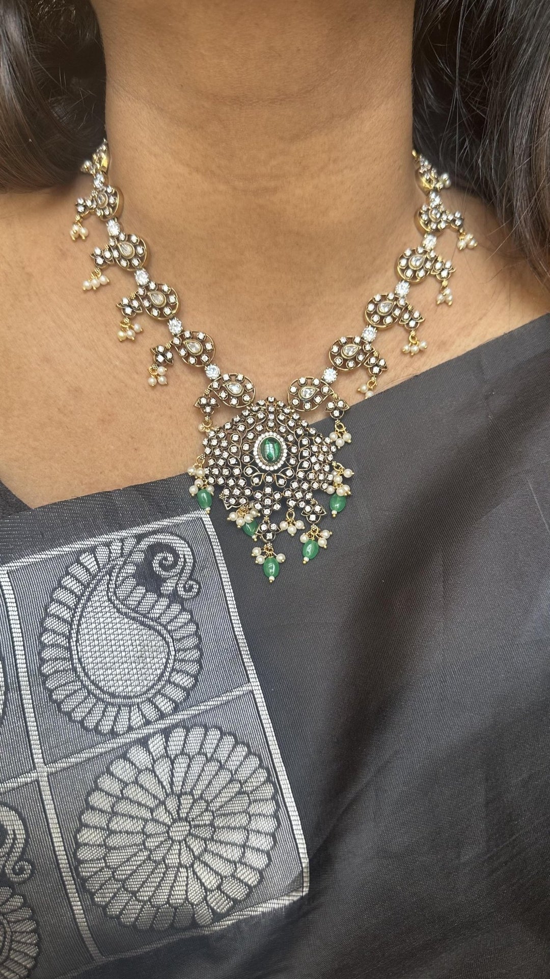 Mano - Victorian Paisley Black Polish Necklace - Green - N6046G