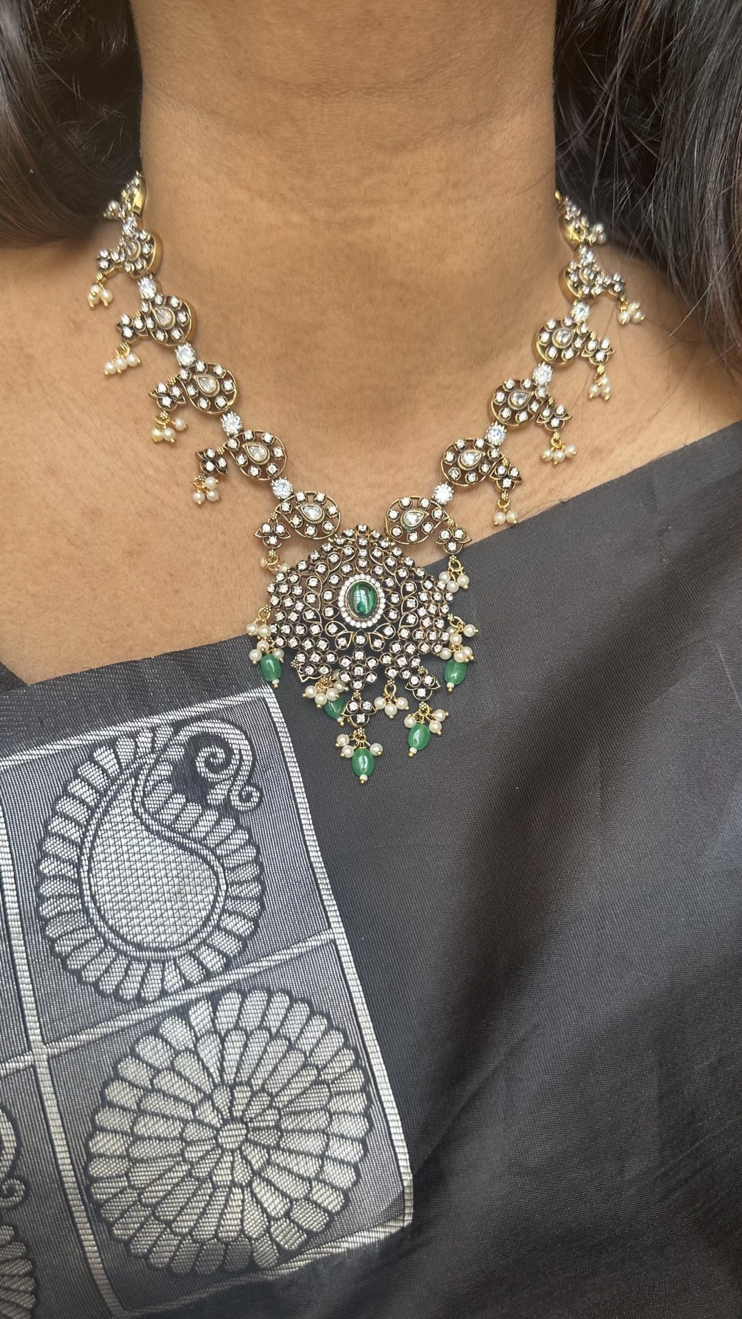 Mano - Victorian Paisley Black Polish Necklace - Green - N6046G