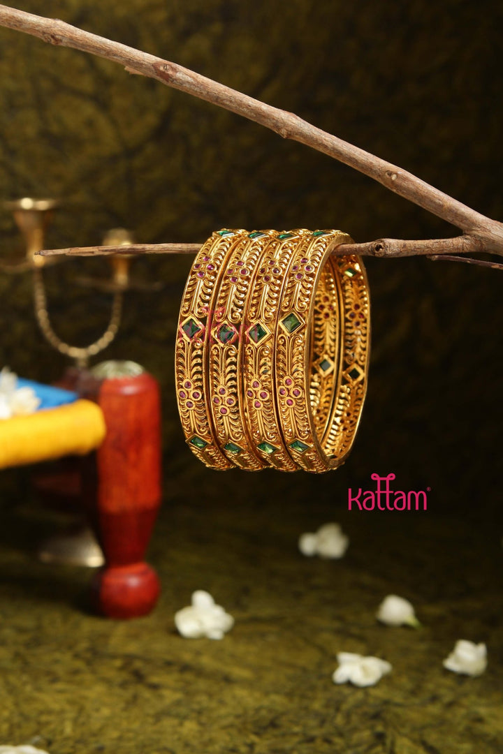 Motif Goldtone Bangle - B535 - V4