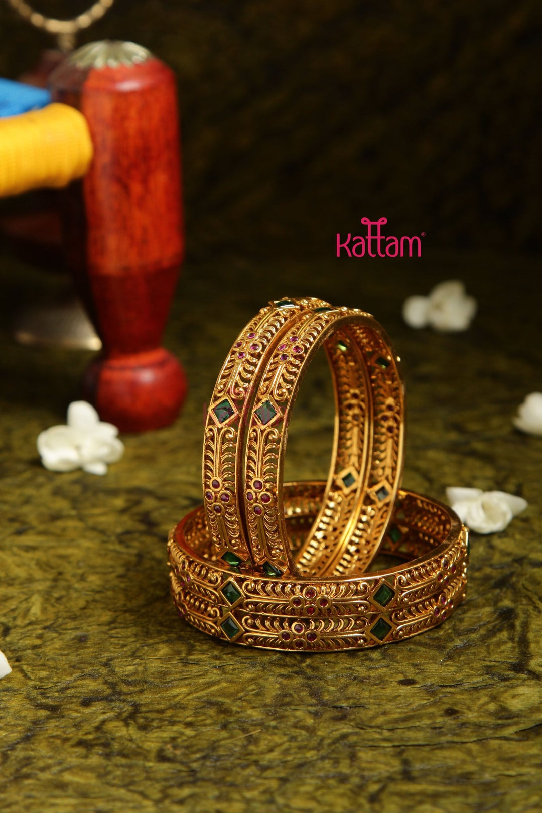 Motif Goldtone Bangle - B535 - V4