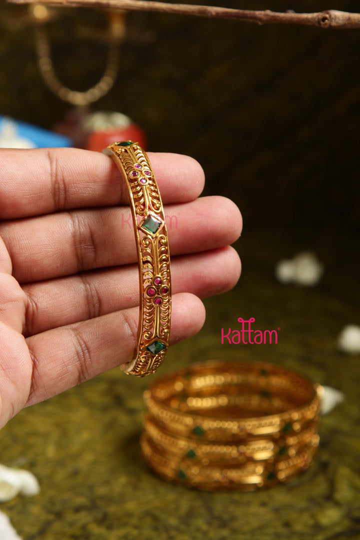 Motif Goldtone Bangle - B535 - V4