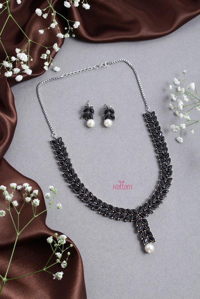 Silver Leafy Black Necklace - N2521