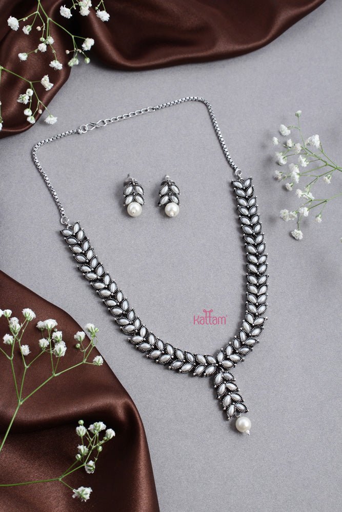 Silver Leafy Pearl Necklace - N2520