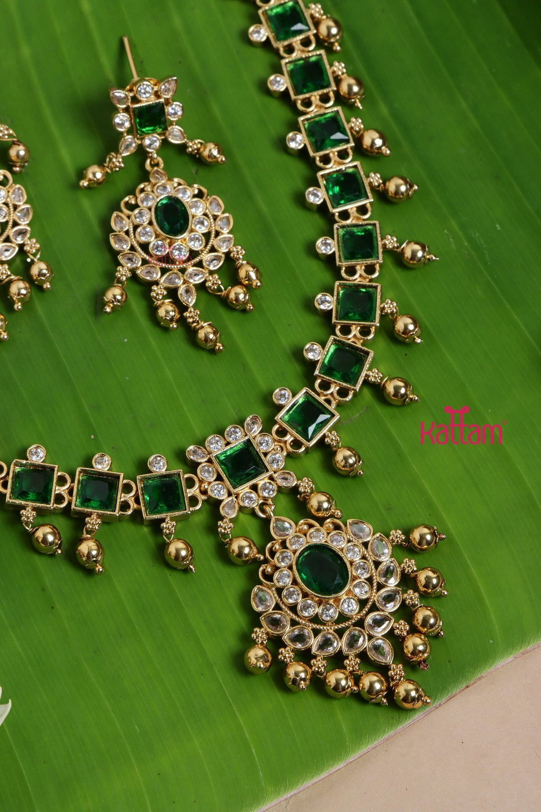 Sumeha - Emerald Green Gold Trims Stone Choker - N3263