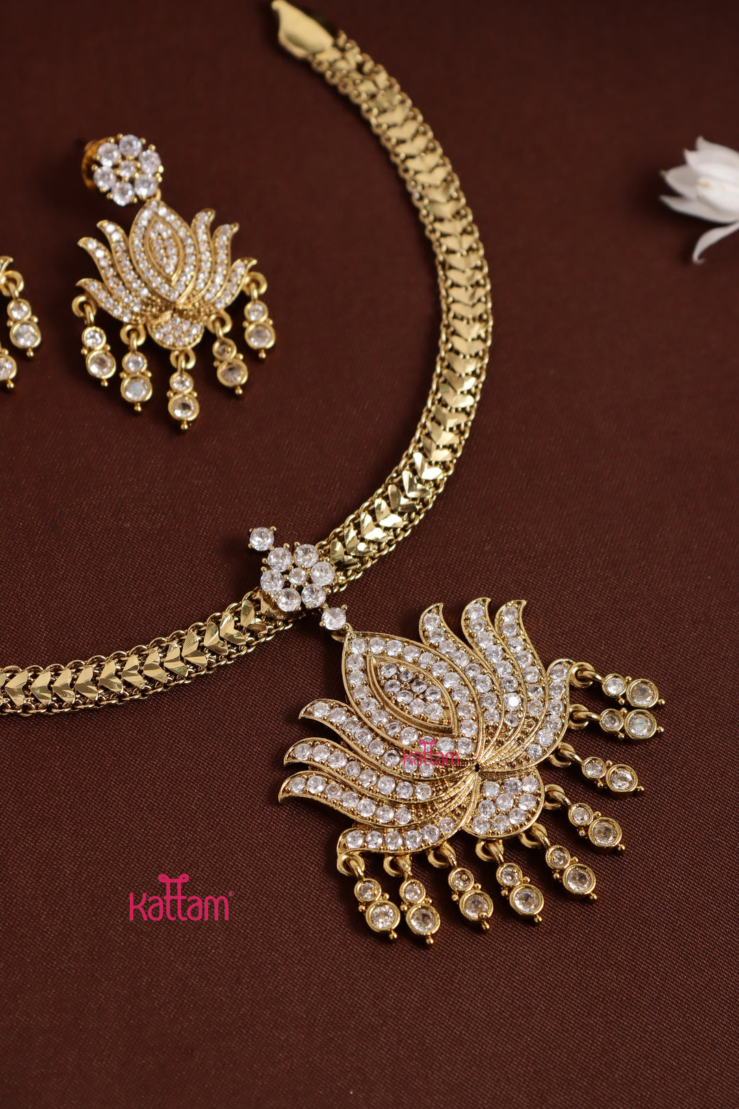 Lotus Highneck Stone Attigai Choker