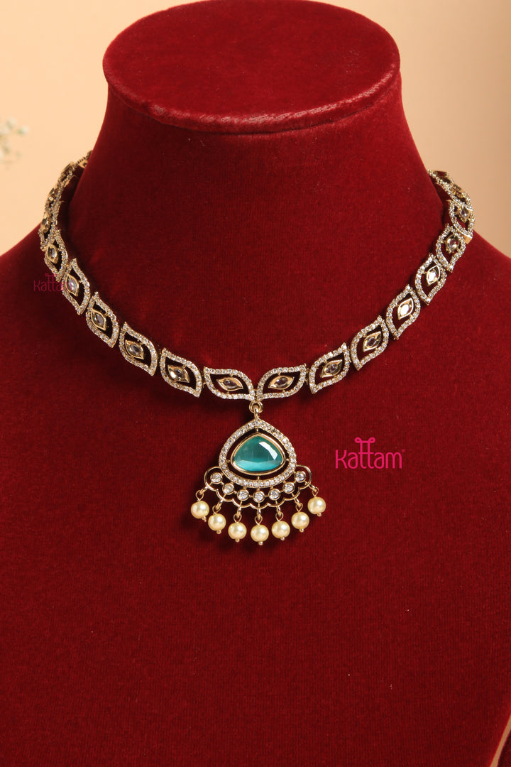 Saha - Victorian Light Blue Short Necklace