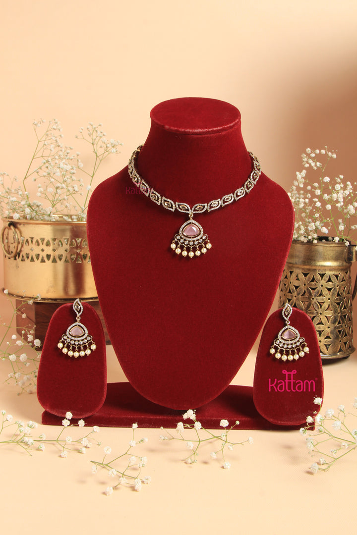 Saha - Victorian PastelPink Short Necklace