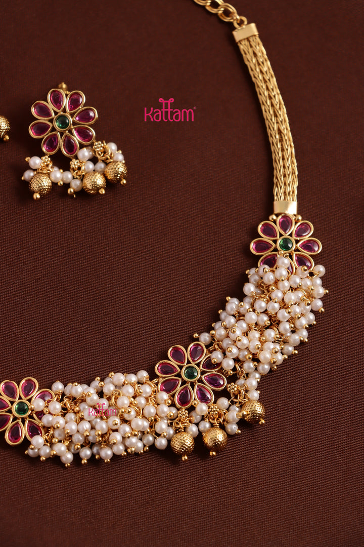 Flower Cluster Pearl Choker