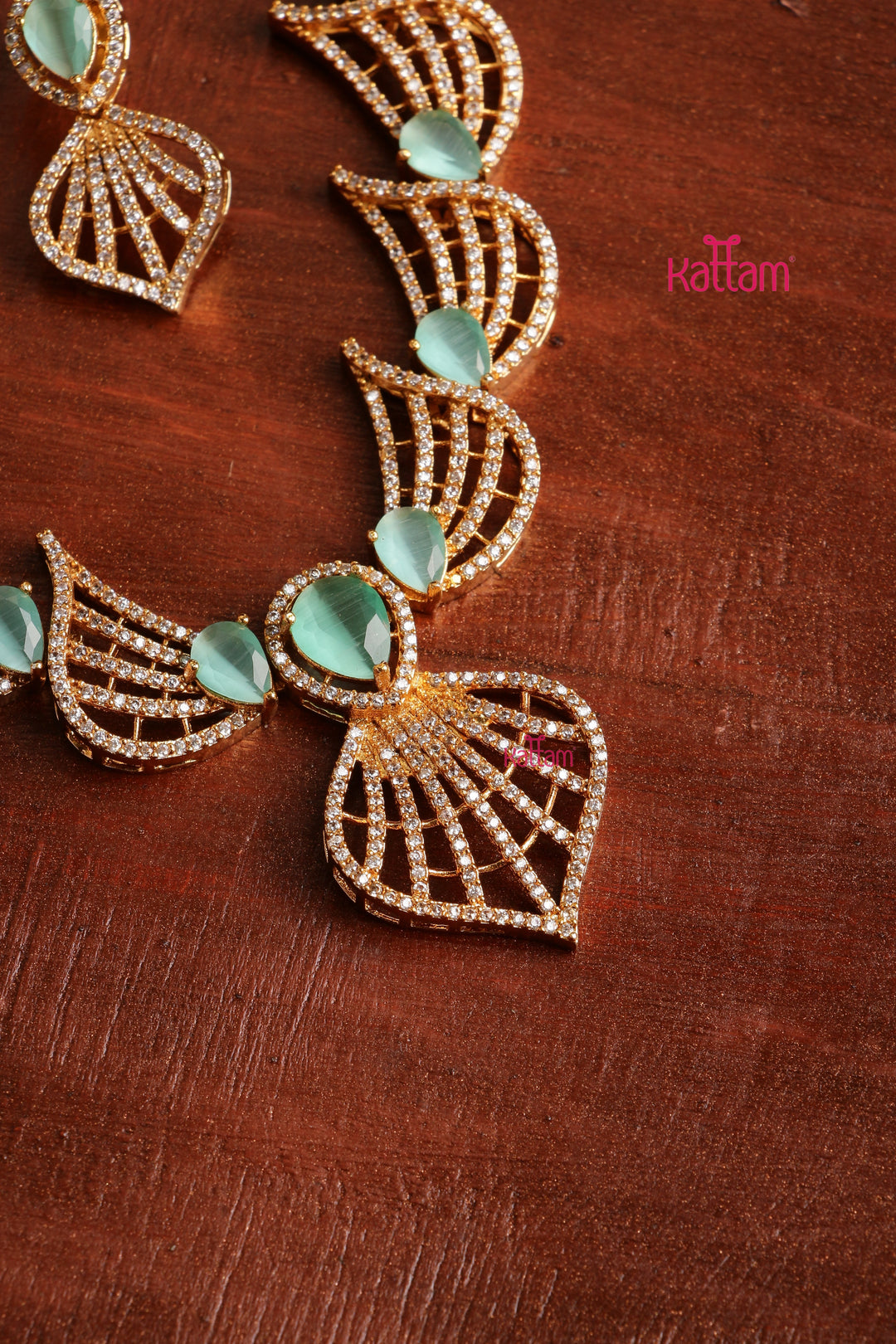 AD Stone Feather Pastelgreen Choker