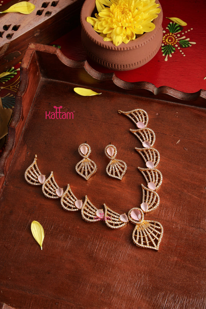 AD Stone Feather Pastelpink Choker