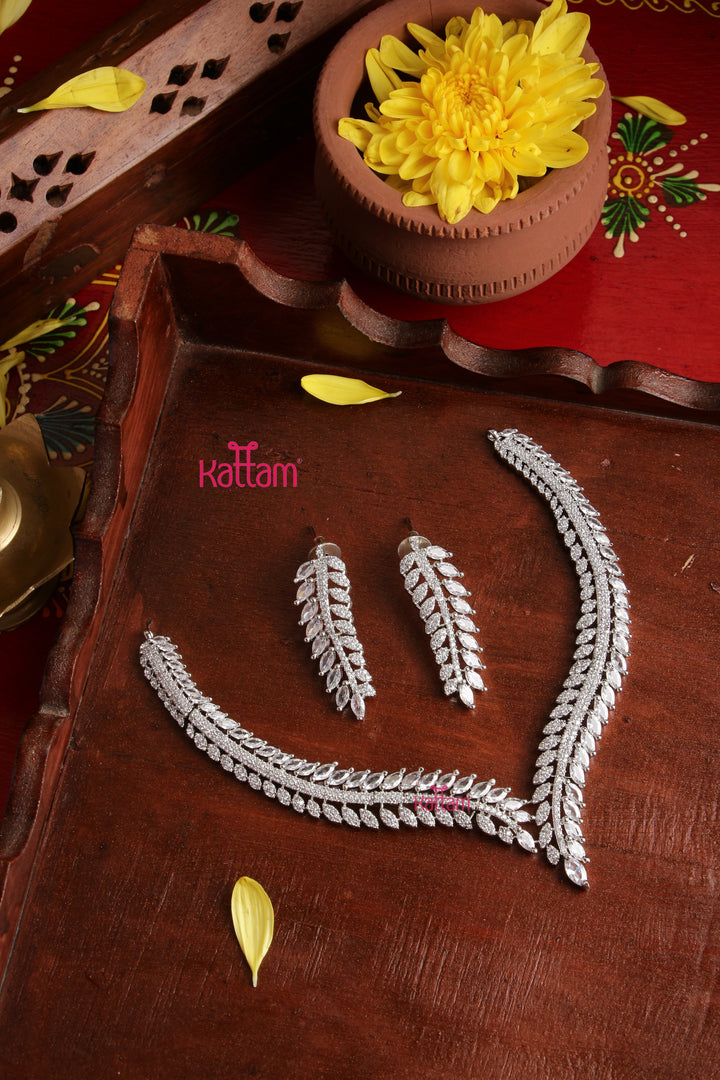 Naomi - AD Leaf whitestone Necklace