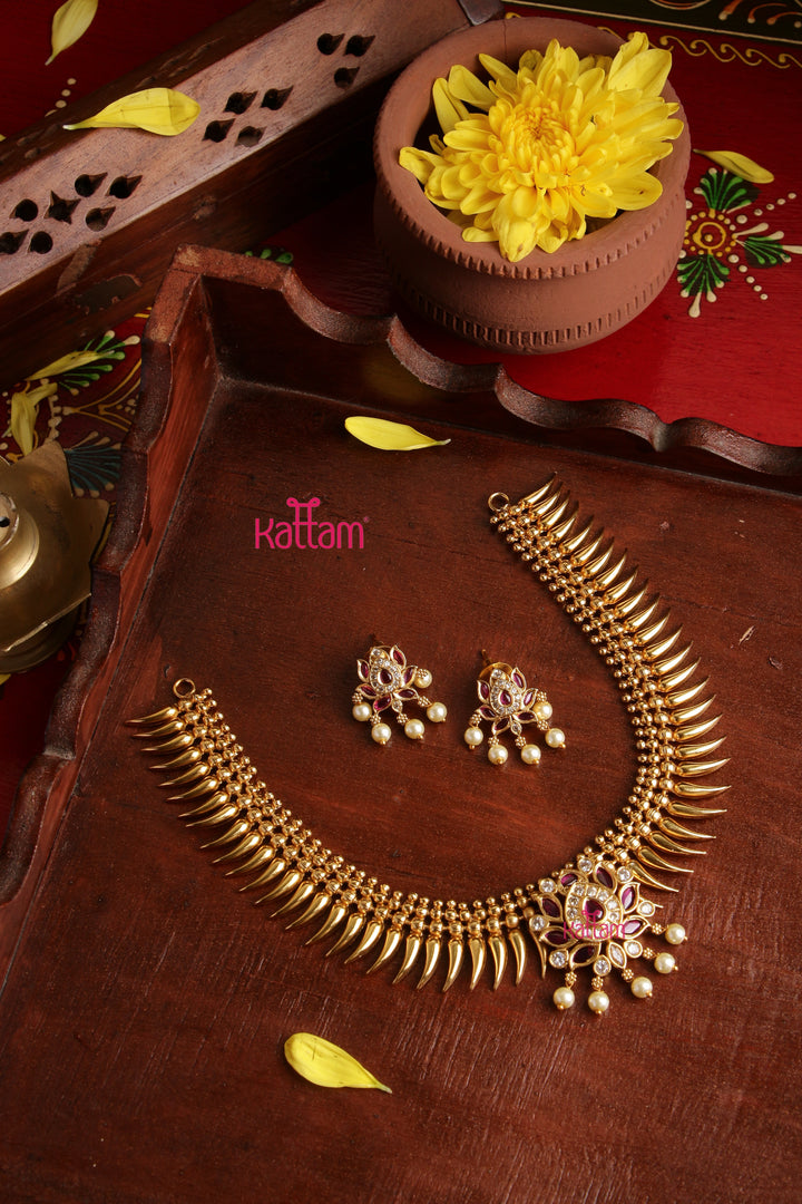 Lotus Mullaimottu Choker