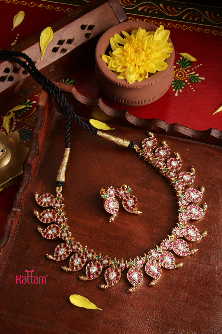 Kemp Multistone Manga Choker