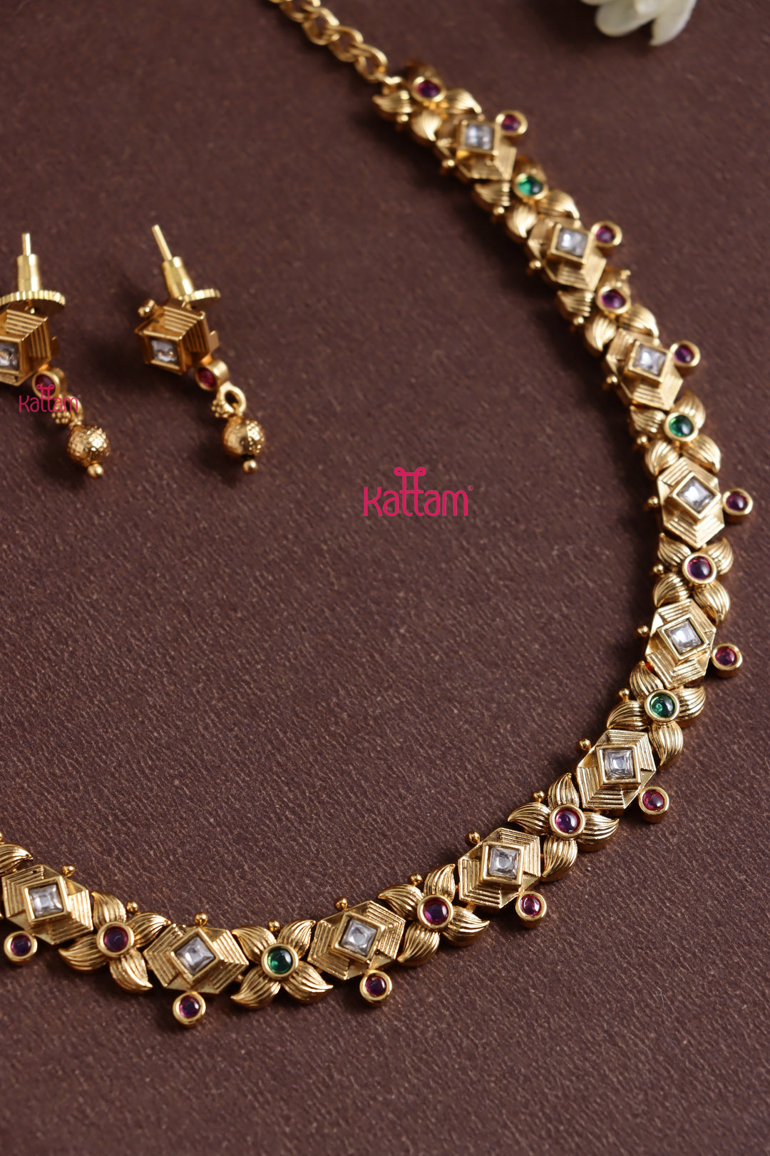 Leaf Patterned Choker