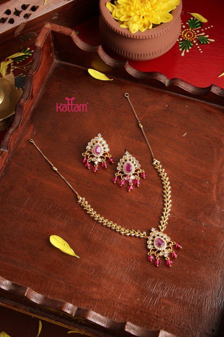 Motif Ruby Stone Necklace