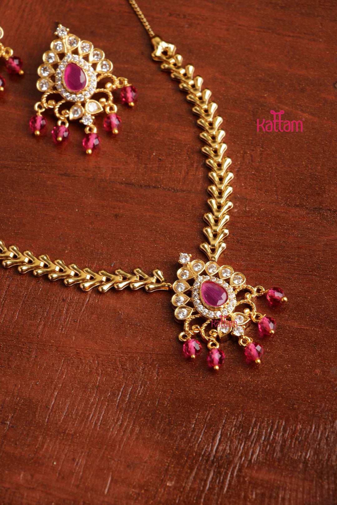 Motif Ruby Stone Necklace
