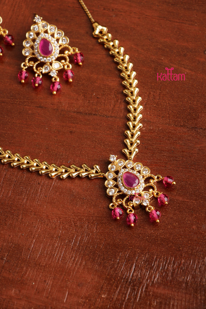 Motif Ruby Stone Necklace