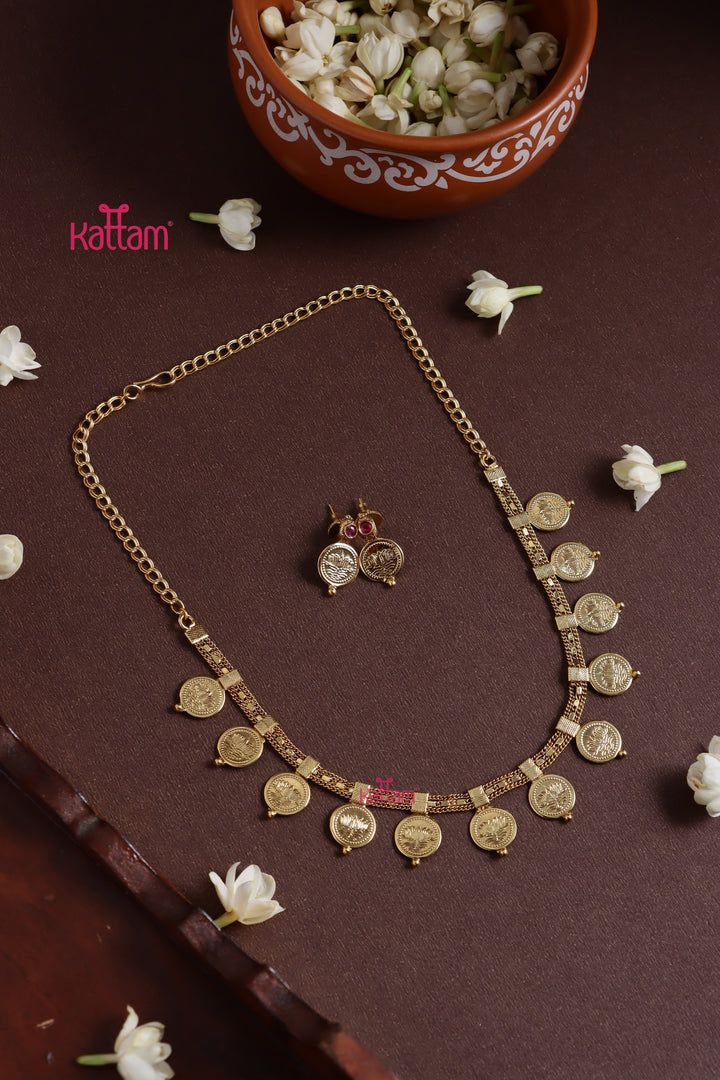 Lotus Coin Patterned CHoker
