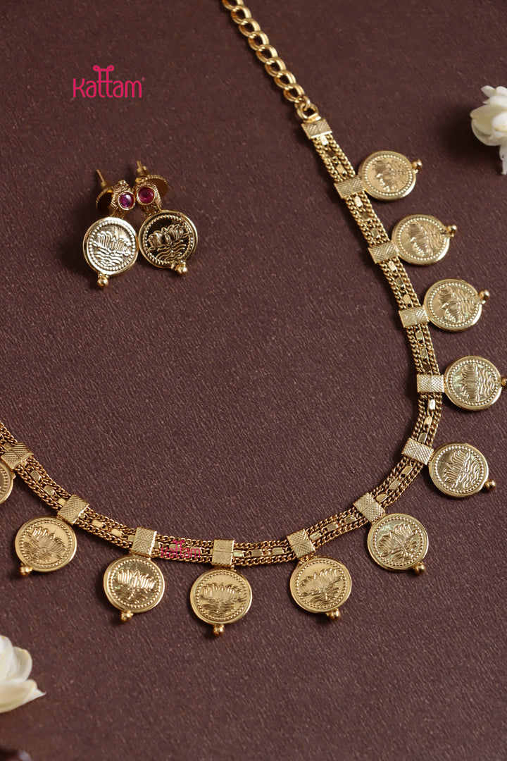 Lotus Coin Patterned CHoker