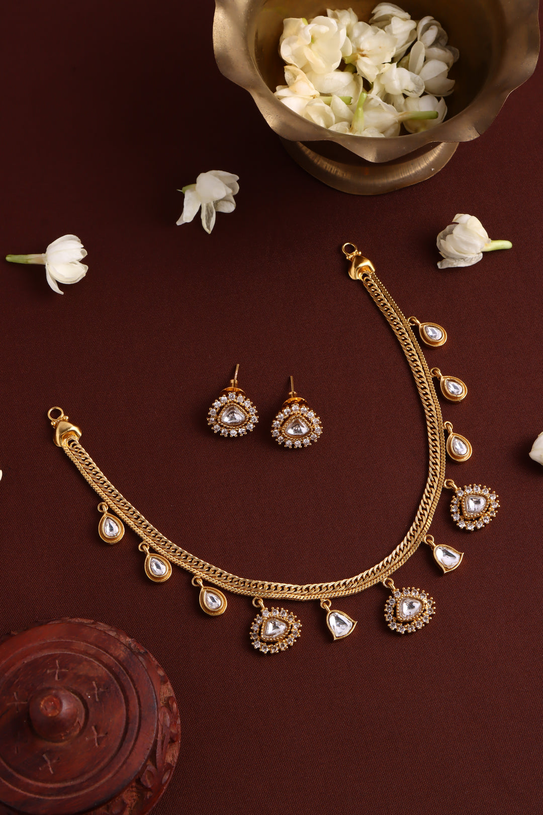 Ivaana - White Stone Choker