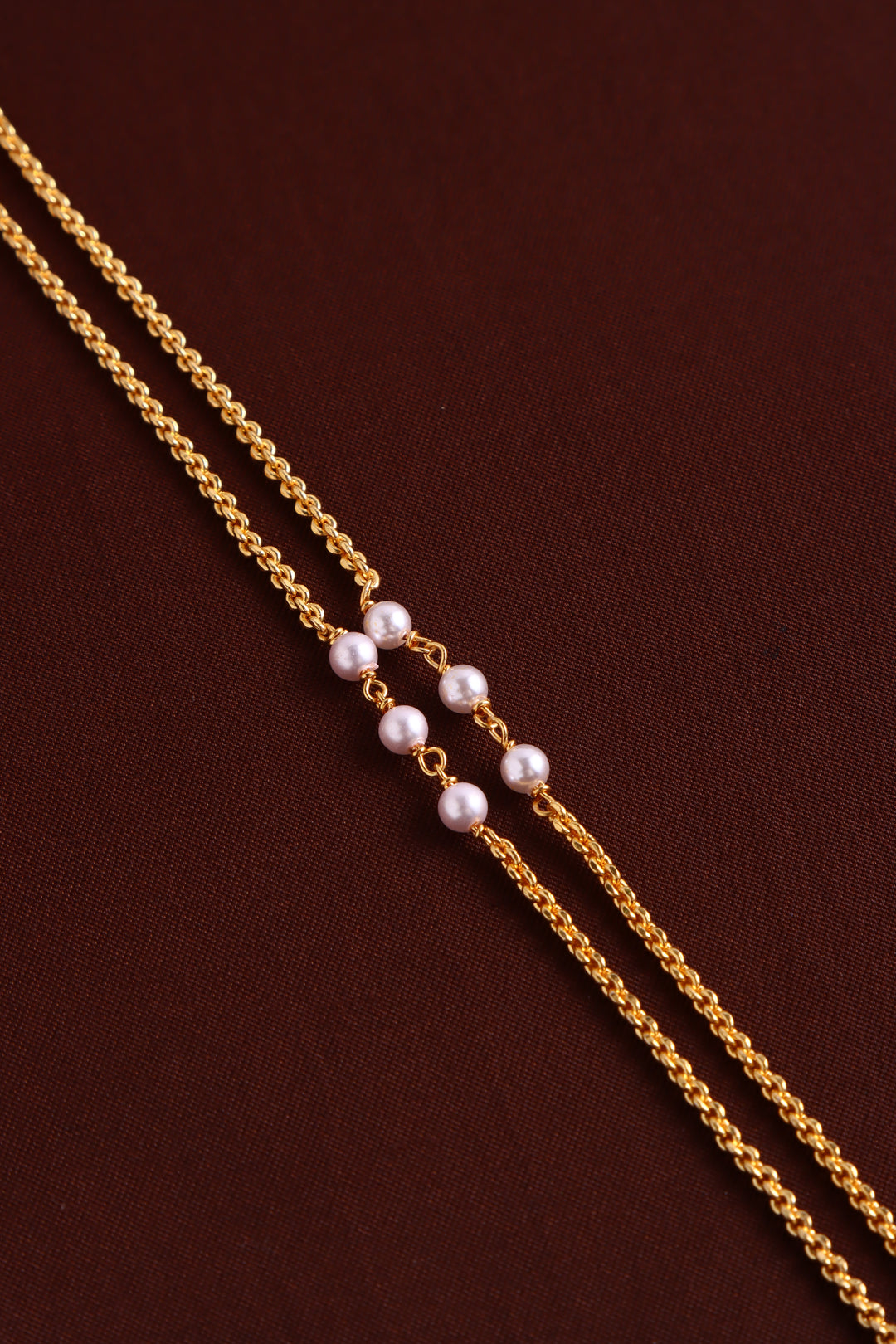 White Peacok Gati Dollar Chain