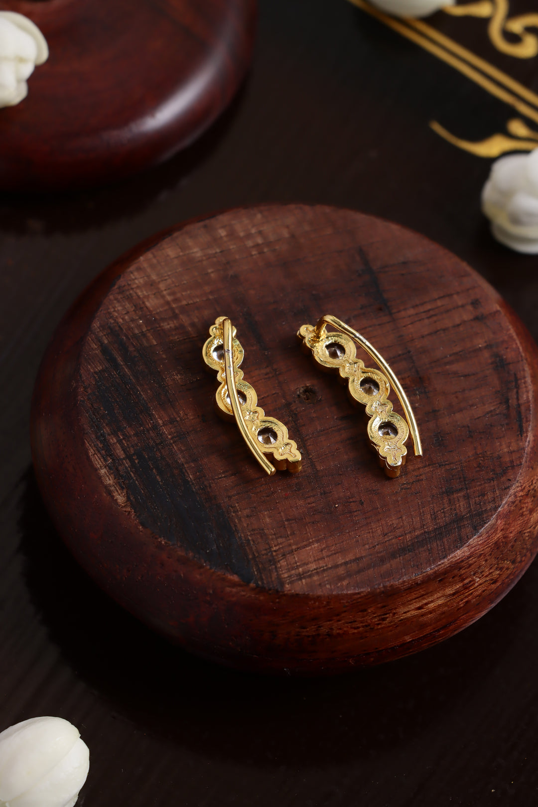 AD Circle Stone Earcuff