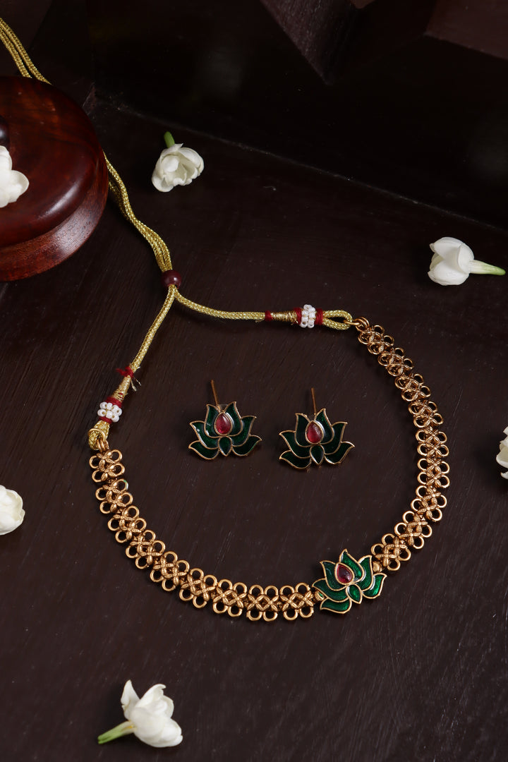 Budgetted Lotus Choker - Green