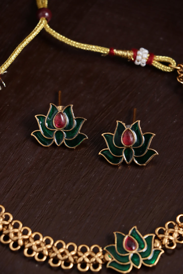 Budgetted Lotus Choker - Green