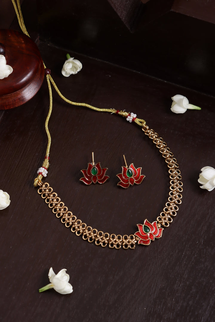 Budgetted Lotus Choker - Rubygreen