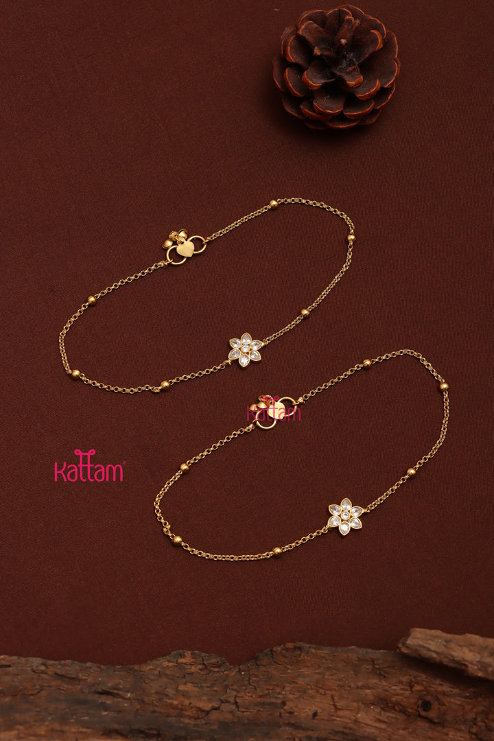 White Flower Anklet