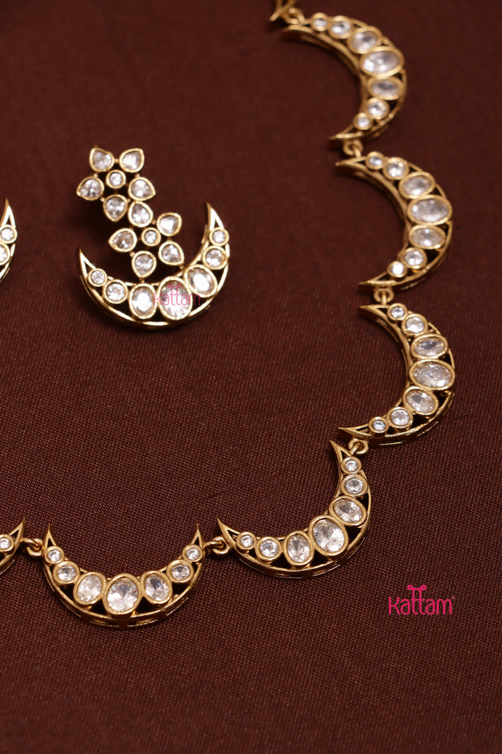 AD Wavy White Stone Choker