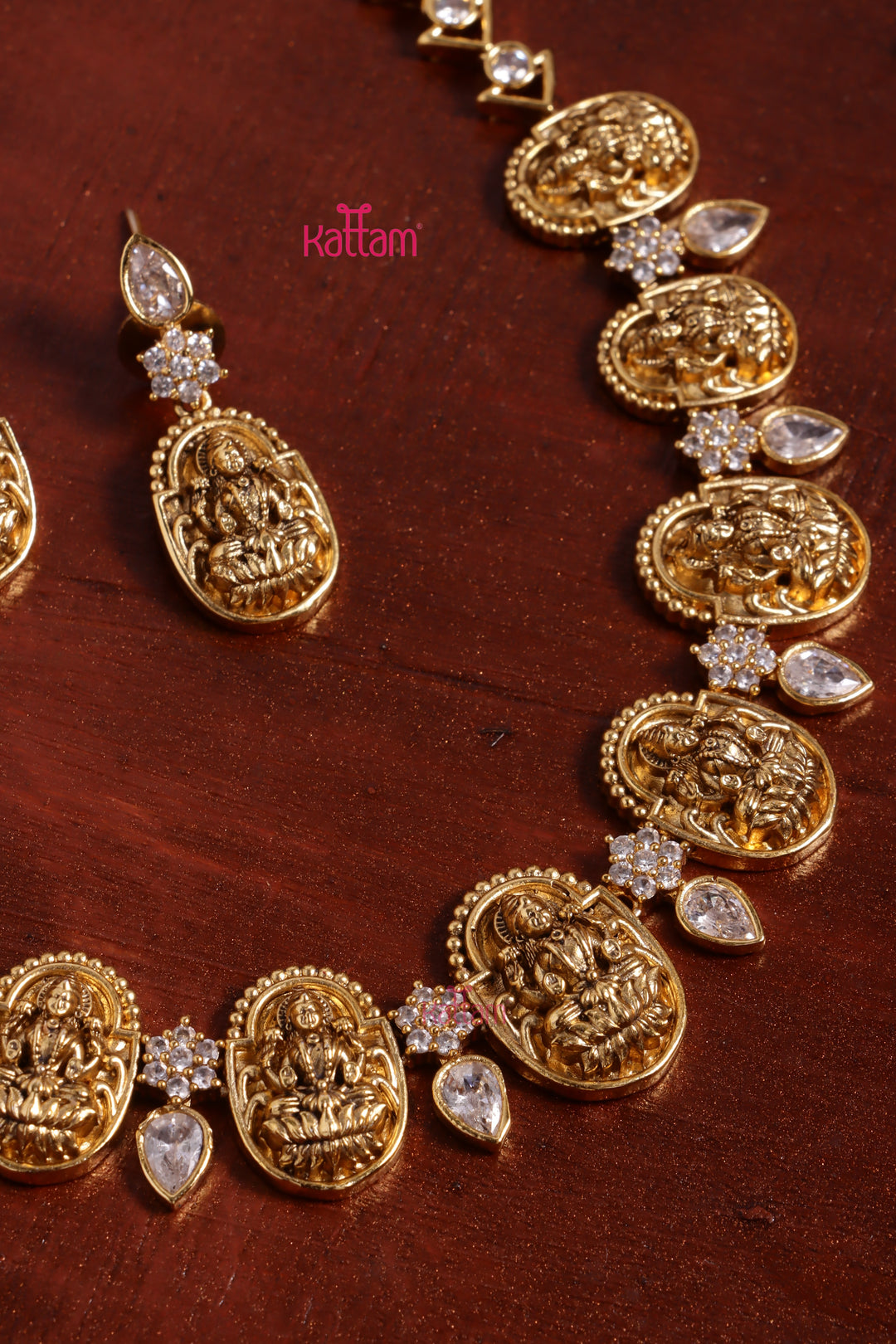 Avani - Goddess White Flower Choker
