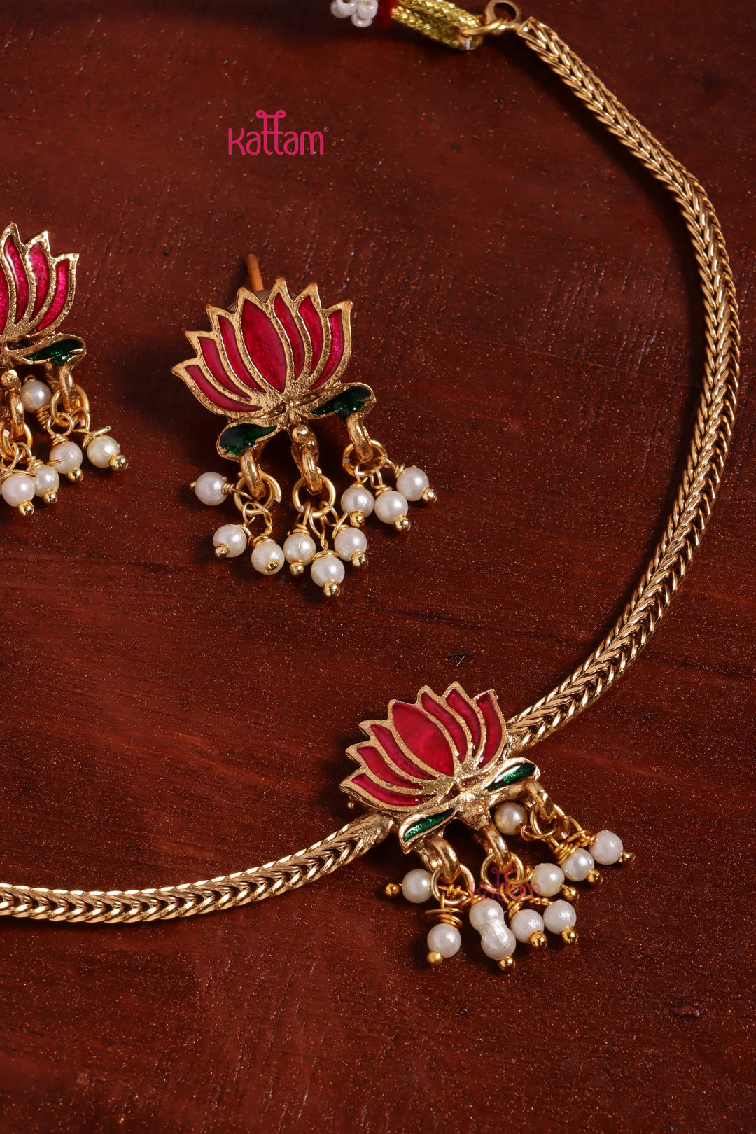 Budgetted Simple Lotus Choker