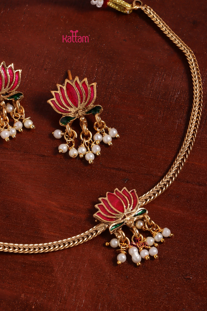 Budgetted Simple Lotus Choker