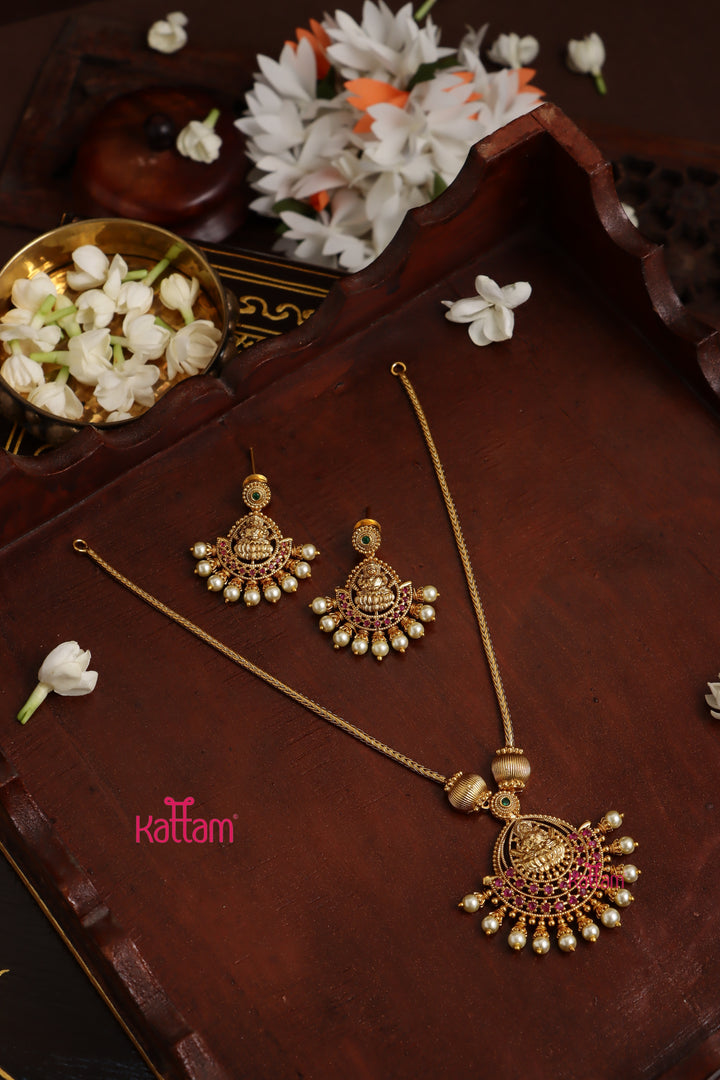 Lakshmi Pearl Dollar Necklace