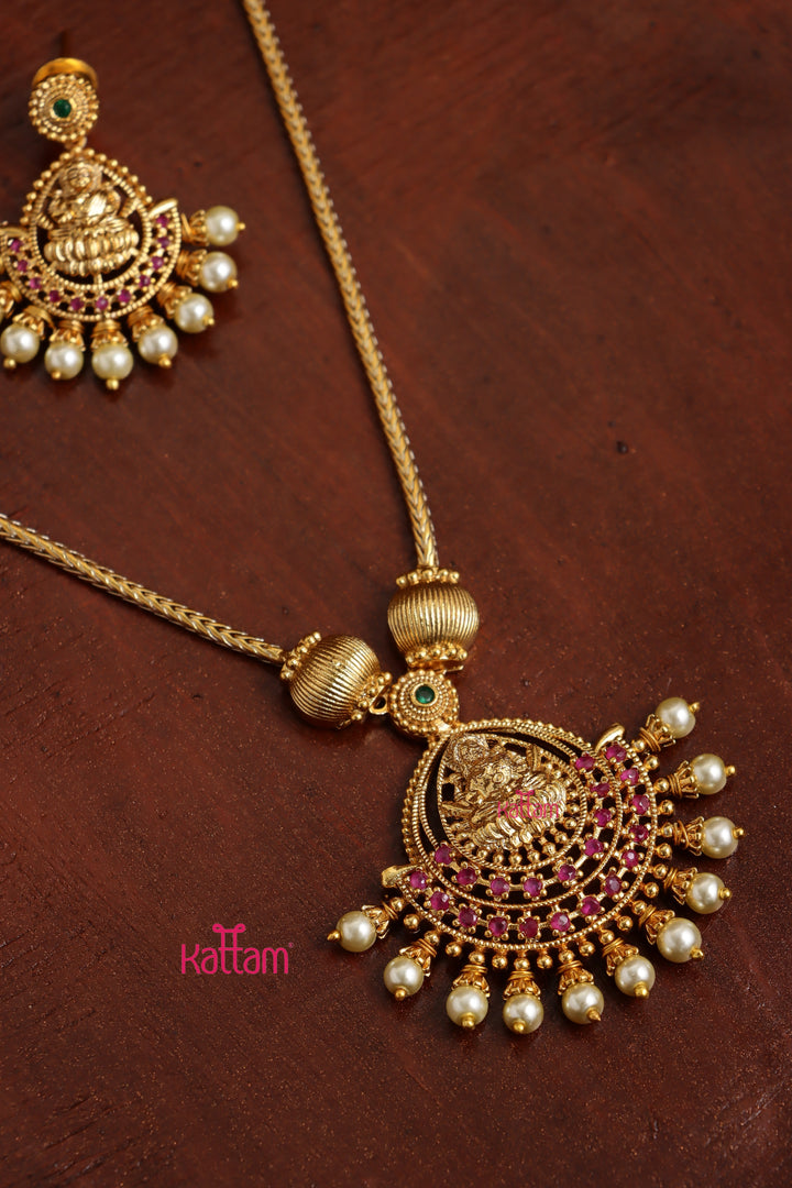 Lakshmi Pearl Dollar Necklace